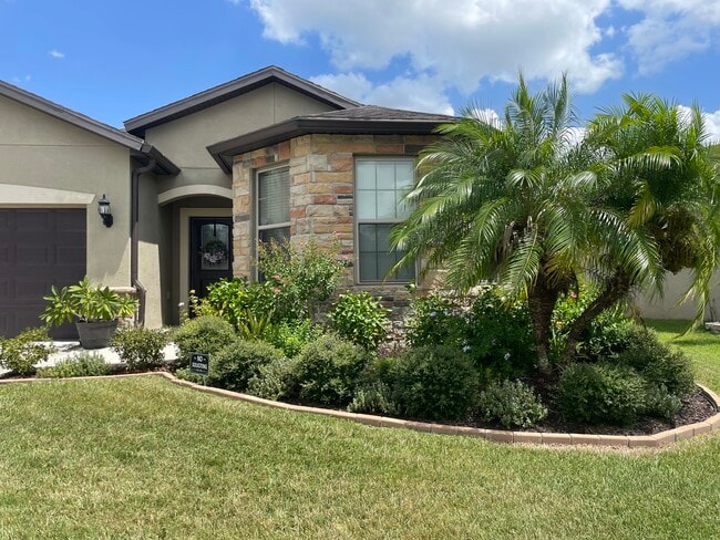 Building Photo - 8835 Hinsdale Heights Dr