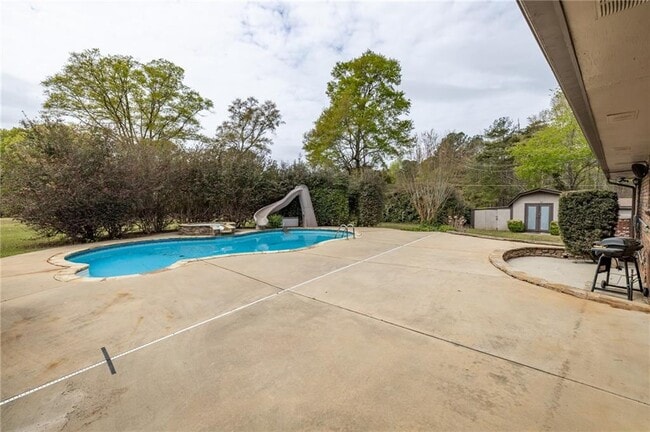 Building Photo - 318 Tyrone Rd