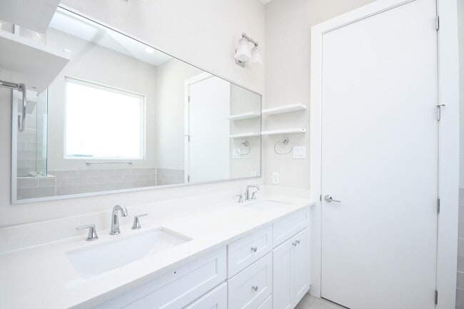 Building Photo - 5904 Gardendale Dr