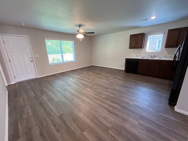 Building Photo - Pre-Leasing Now | Newer 3-Bedroom, 2-Bath Home in Springdale