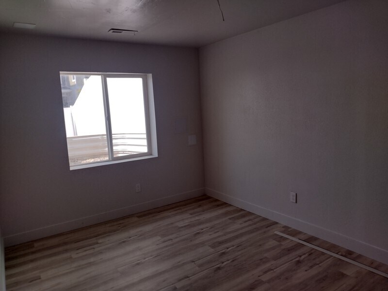 Building Photo - 2162 N Cloverleaf Wy
