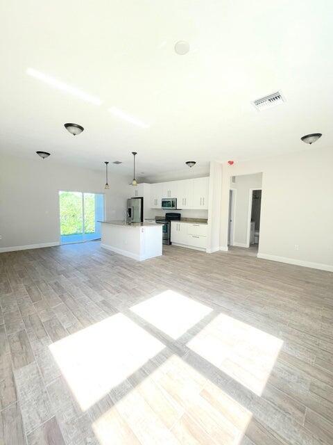 Building Photo - 847 Willowwood Ave