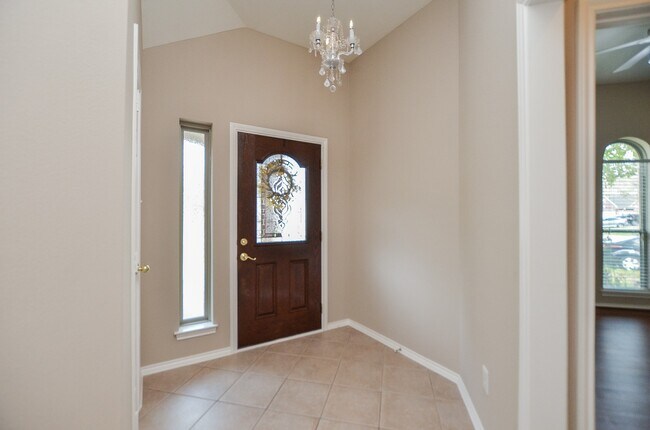 Building Photo - 2811 Willow Fork Dr