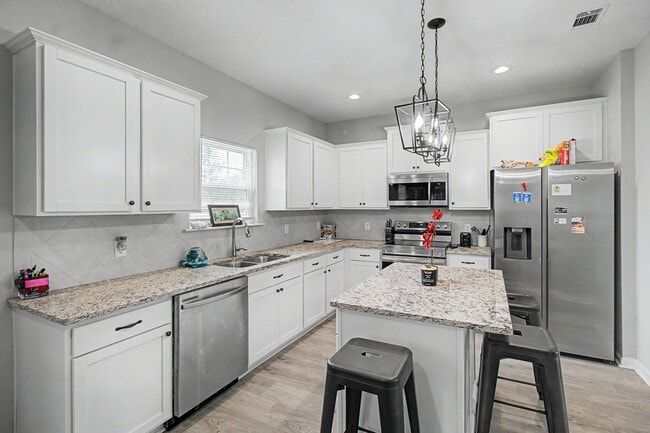 Building Photo - 18 Sunflower Cir NE