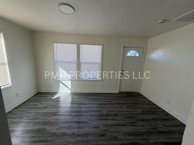 Building Photo - 2Bedroom/1Bathroom-House