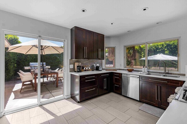 Building Photo - Luxury Oasis with Pool in Palm Springs