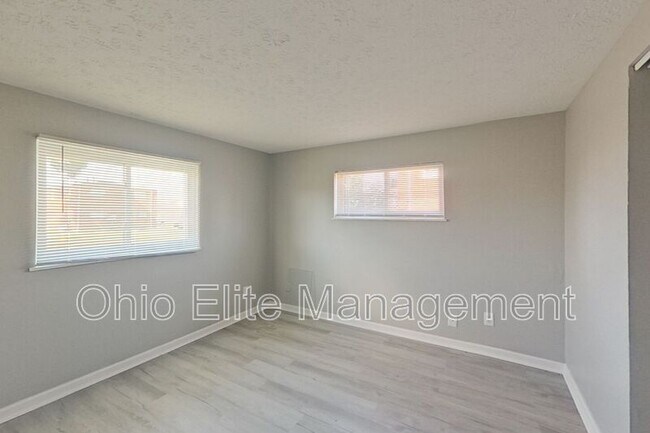 Building Photo - 3605 Cushing Dr