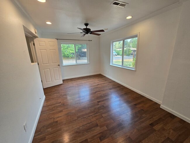 Building Photo - West-Flagstaff 4bd/2ba House Near NAU & CCC -Students & Pets OK!! Avail. July 10th!