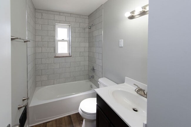 Building Photo - COVEDALE - 3+ bedroom brick cape cod  with one garage built in garage