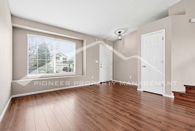 Building Photo - Spacious Home with Central AC and Washer/Dryer