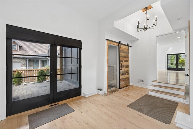 Building Photo - 502 47th St