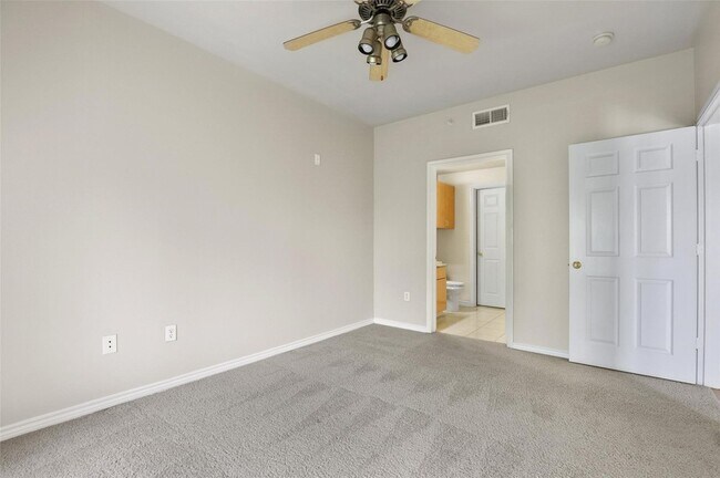Building Photo - 3102 Kings Rd