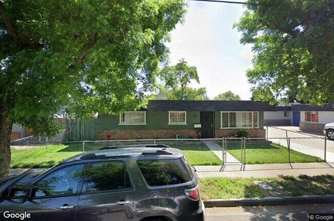 Building Photo - 3 Bedroom 1 Bathroom Duplex