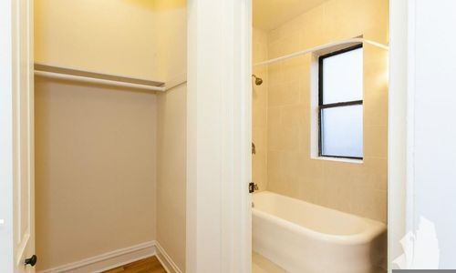Building Photo - 4614 N Paulina St