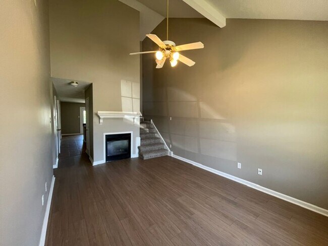 Building Photo - Renovated 3 Bedroom 3 Bath Townhome for Rent!
