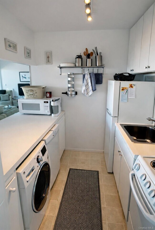 Building Photo - 274 Dune Rd