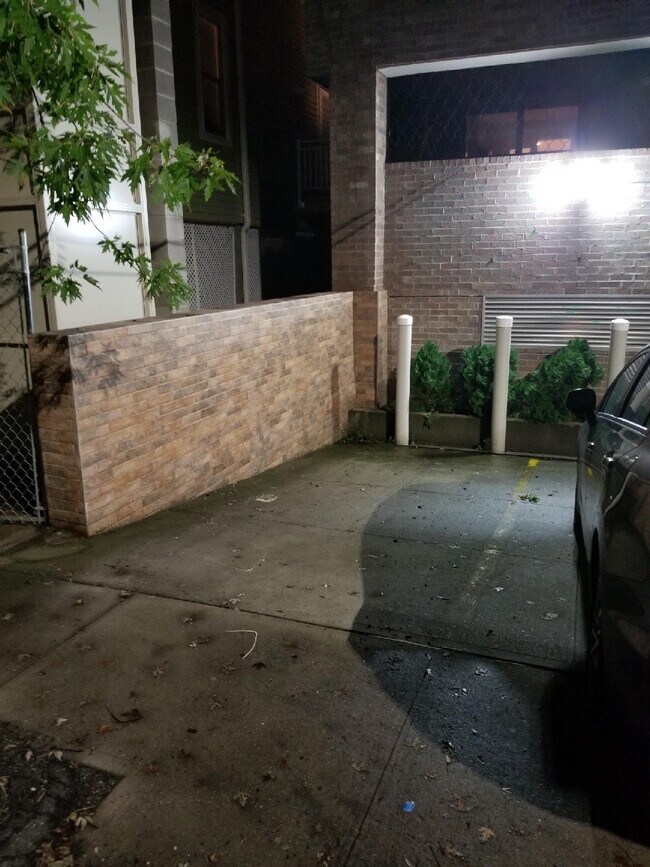 Building Photo - 3415 Guider Ave