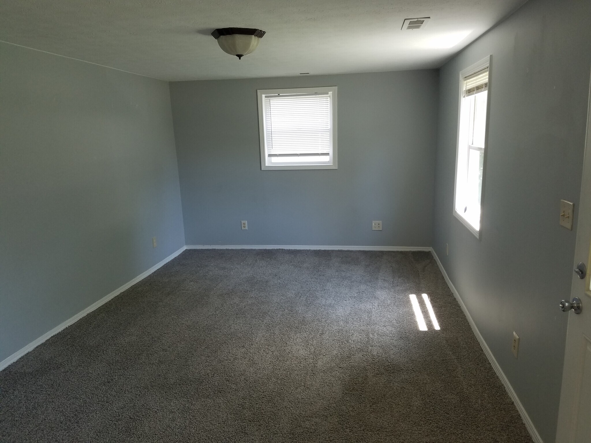 Living Room - 1002 E 21st St
