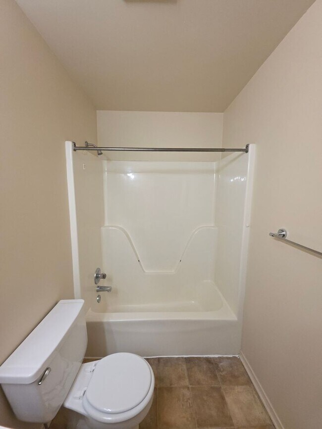 Building Photo - 2635-2635 W C St