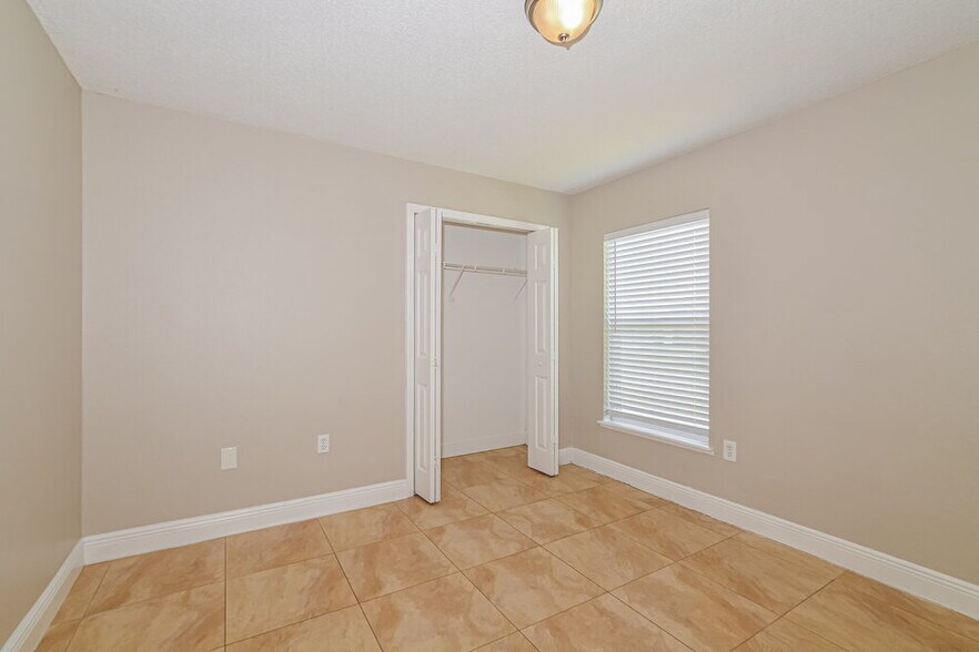 Building Photo - 457 Regal Downs Cir