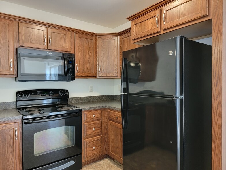 Building Photo - 74 Gable Dr