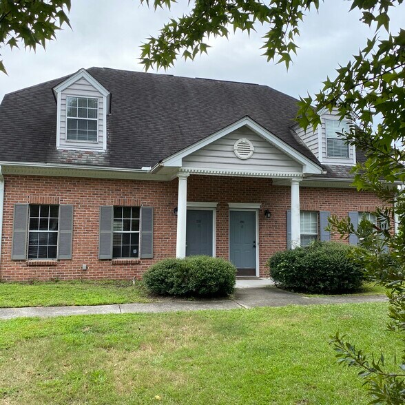 Building Photo - 3068 Queensgate Way