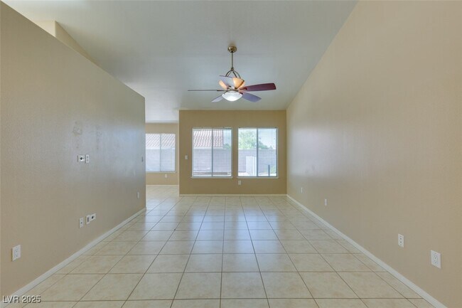 Building Photo - 1744 Knotty Pine