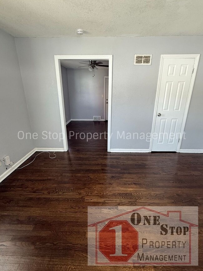 Building Photo - Beautiful 2 Bedroom 1 Bathroom in Kansas City!
