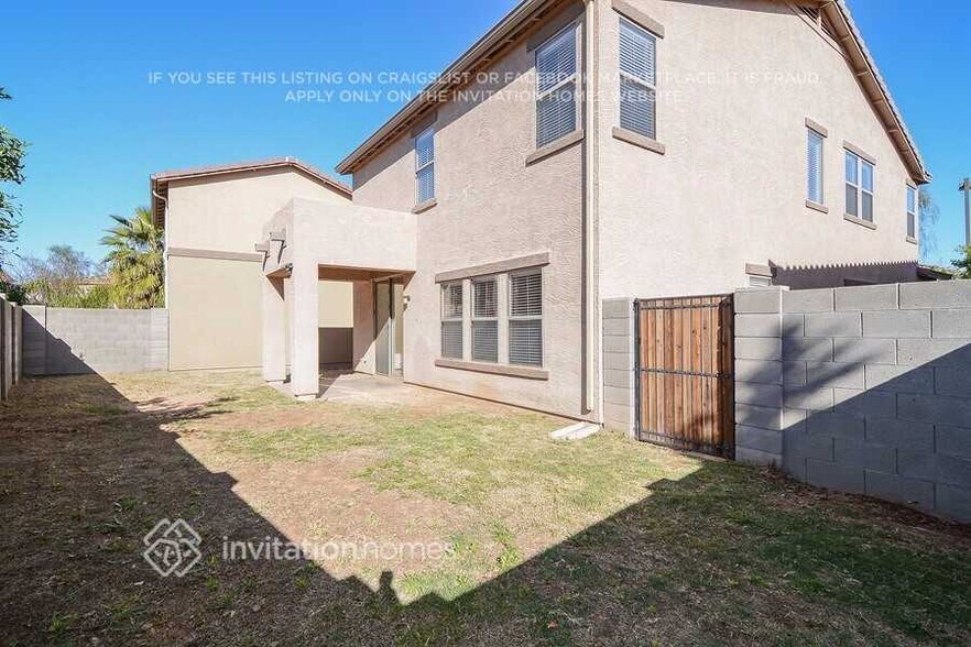 Building Photo - 18553 W Mariposa Dr