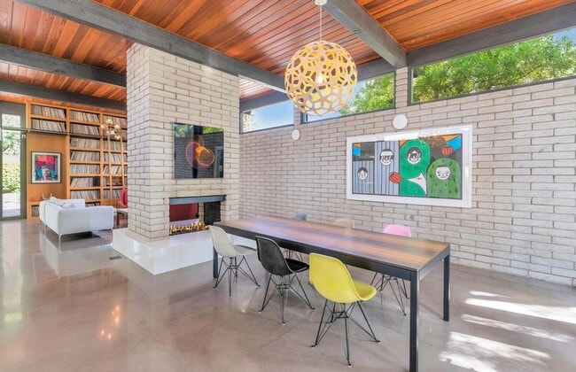 Building Photo - 3335 N Rose Cir Dr