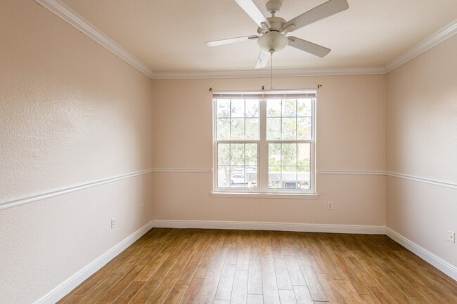 Building Photo - 4142 Central Sarasota Pkwy