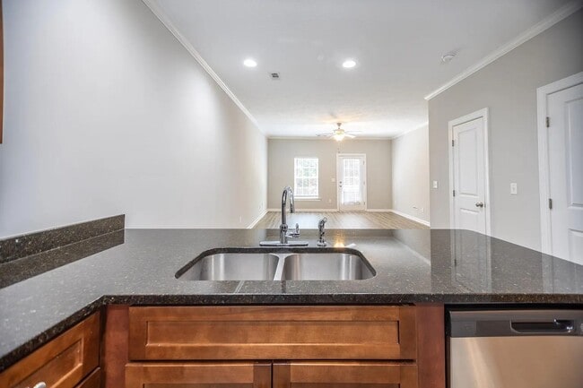 Building Photo - Adderman Point- 1 bed/1 bath Apartment