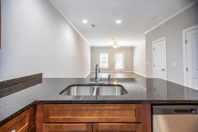 Building Photo - Adderman Pointe Townhomes