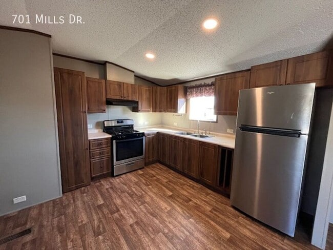 Building Photo - 701 E Mls Dr