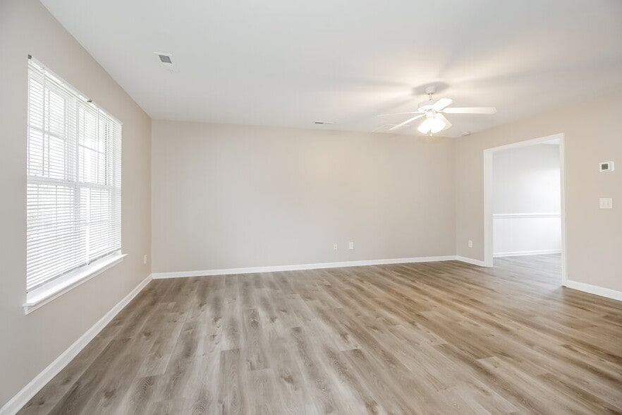 Building Photo - 407 Chelton Oaks Dr