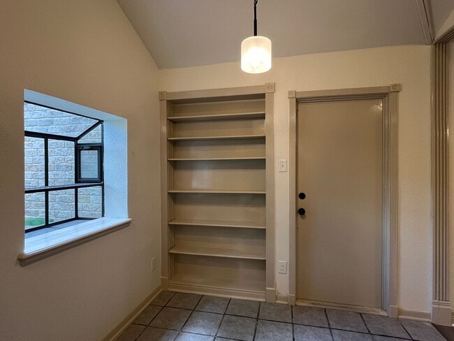 Building Photo - 3 Bedroom 2 Bath Southside!!