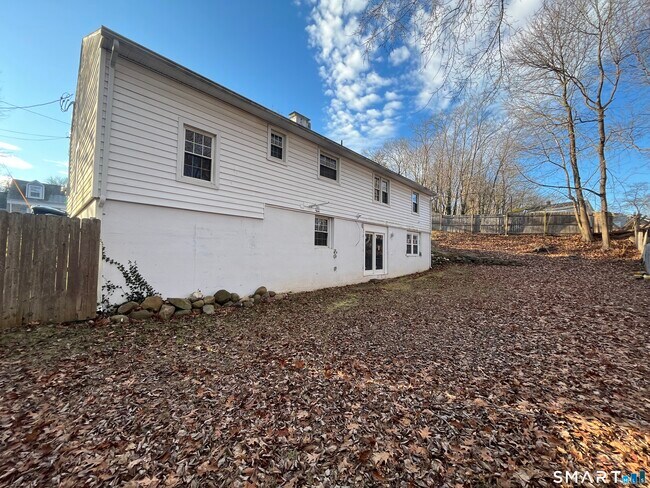 Building Photo - 110 Roger White Dr