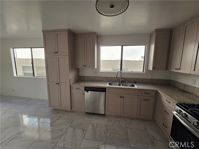 Building Photo - 2440 Penmar Ave