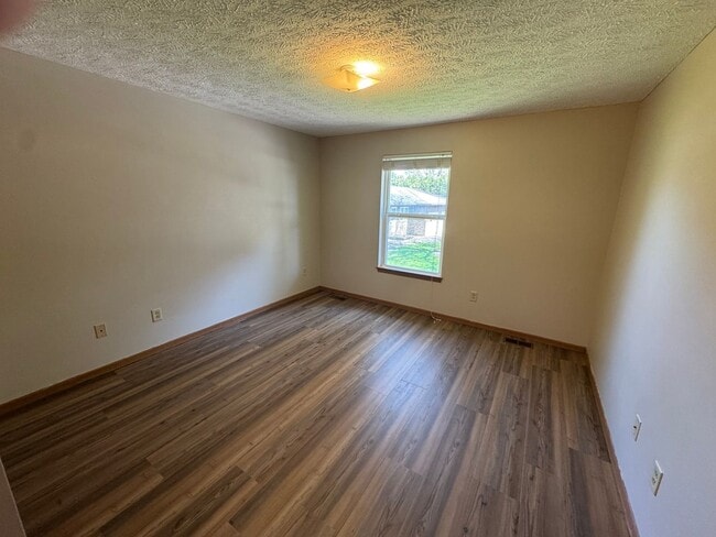 Building Photo - 639 W Highland