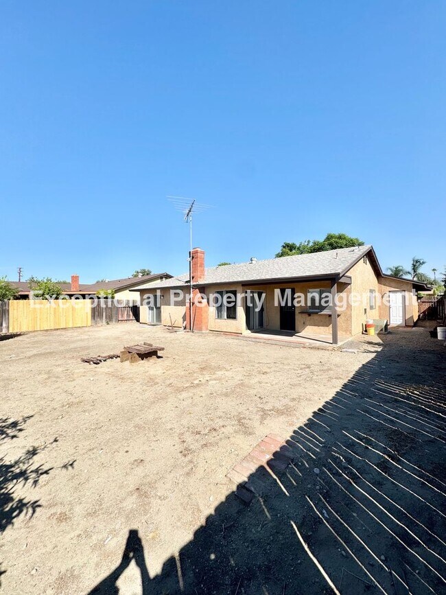 Building Photo - Ready to move in 3 bedroom 2 bath home