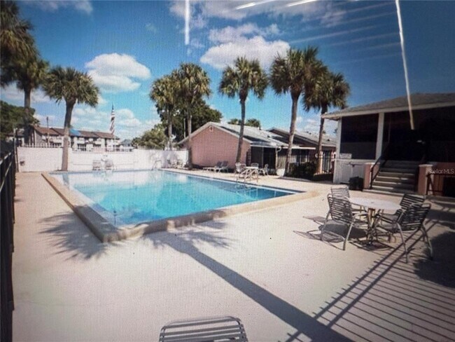 Building Photo - 22 Lake Villa Way