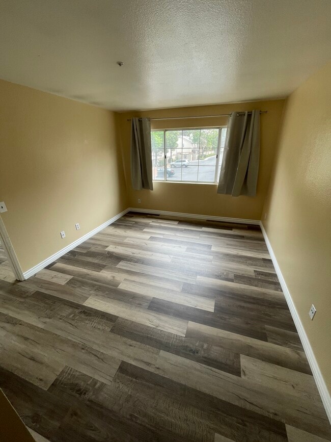 Building Photo - 2951 Vía Toscana