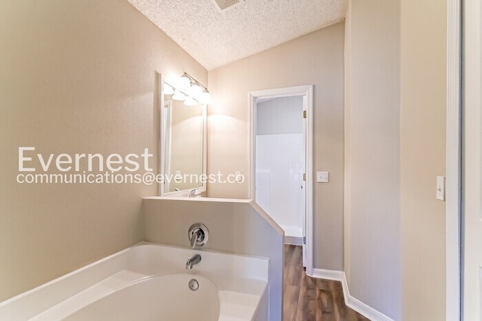 Building Photo - 1108 Jayhil Dr