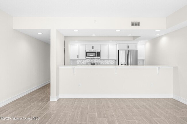 Building Photo - 1805 Riverside Dr