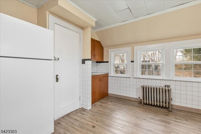 Building Photo - 81 Tooker Ave