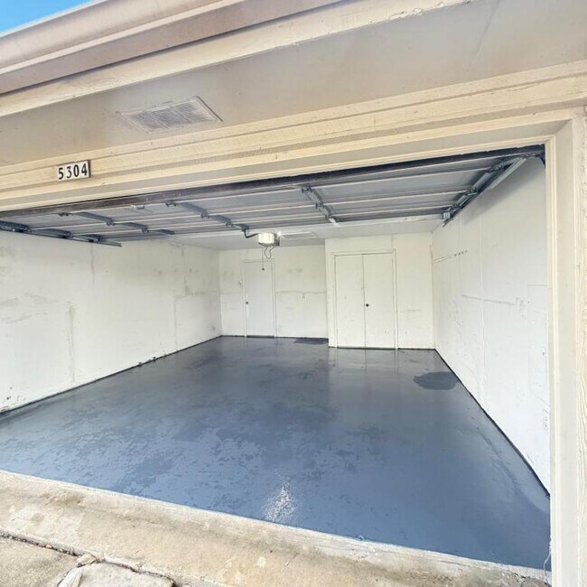 Building Photo - 5304 Waterford Dr