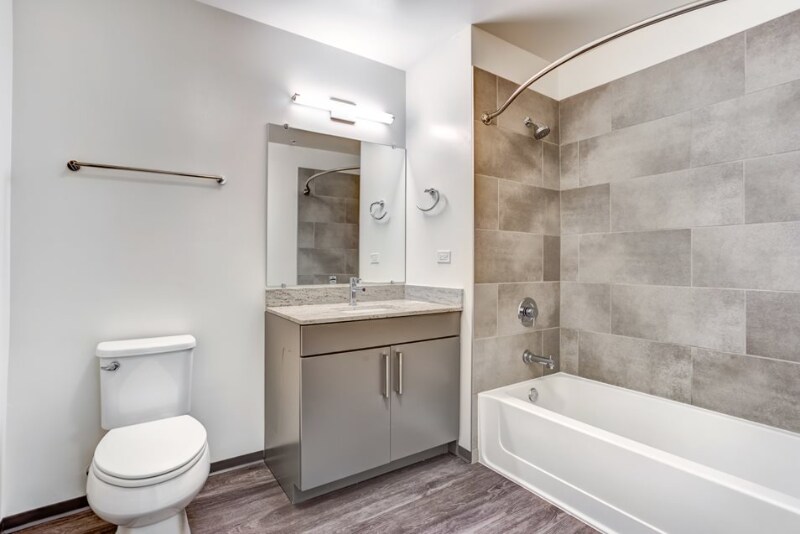 Building Photo - 2354 N California Ave