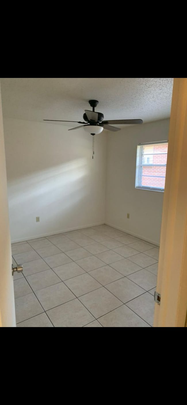 Building Photo - 864 E Church Ave