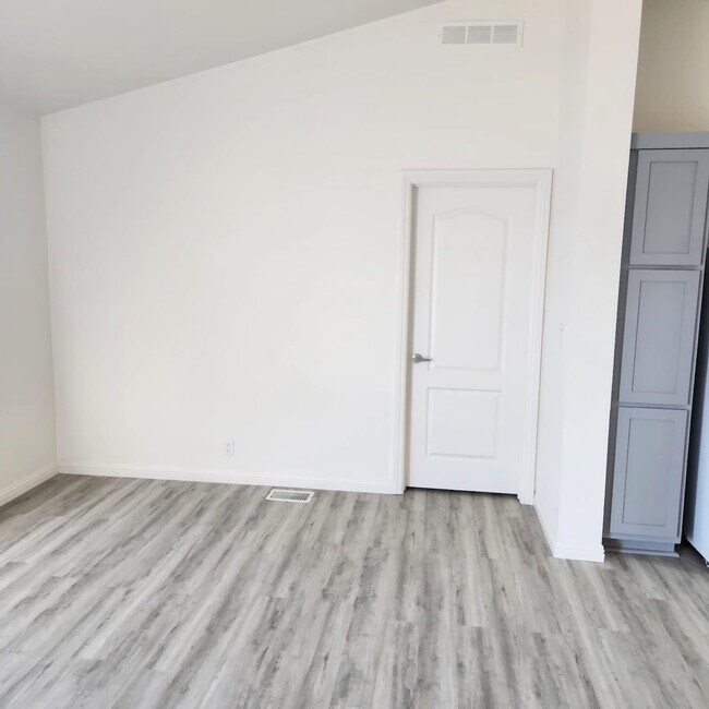 Building Photo - 1605 Walton St