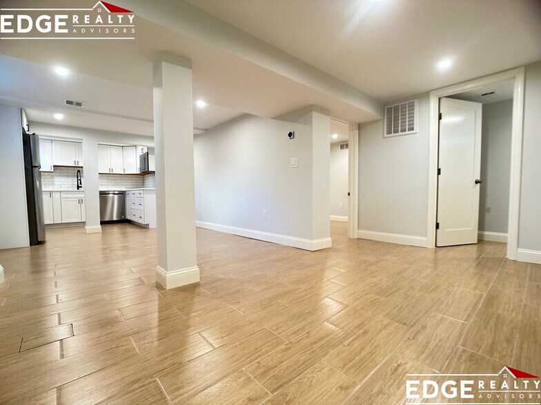 Building Photo - 7 Trapelo St